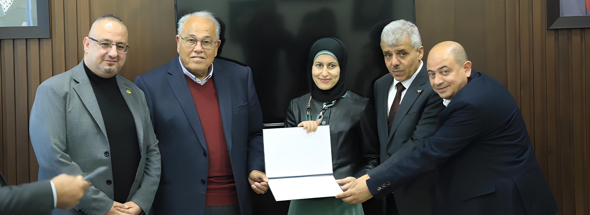 The Ministry of Higher Education and Al-Quds Open University honor student Wijdan Shteiwi for winning first place in the 'Story Writing' competition