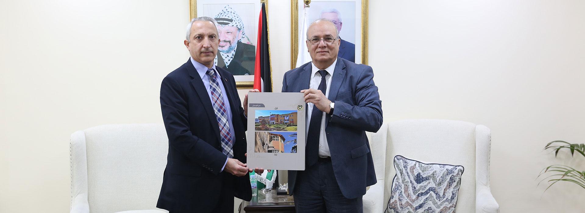 QOU receives H.E. the Ambassador of the Republic of Turkey to the State of Palestine, Mr. Ismail Cobanoglu, to discuss prospects for academic cooperation and strengthening the strategic relationship